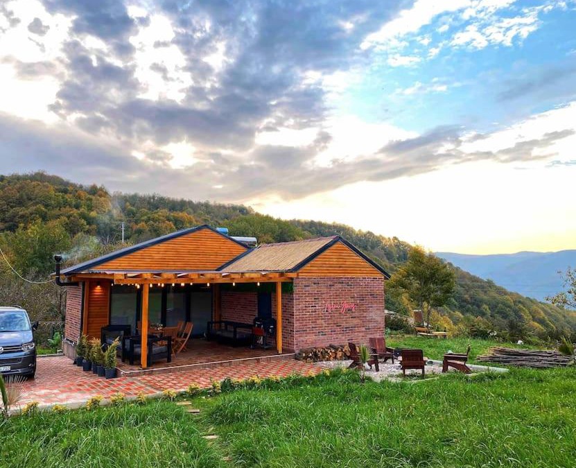 Golcuk Ski Chalet | eşsiz doğa manzarasında jakuzi keyfi sunan dağ evi