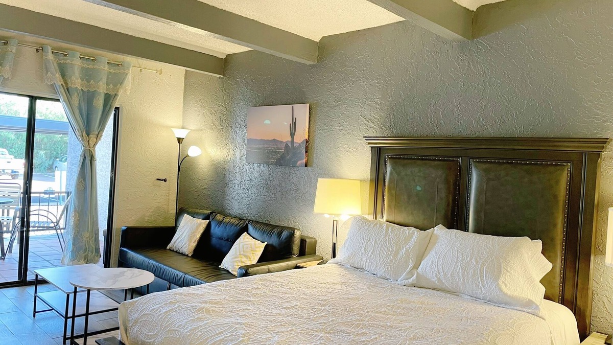 Scottsdale Condo | E. Central Scottsdale Suite Close to Top Attractions
