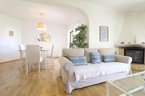 Alporchinhos House | E&M Garden View Beach House VII