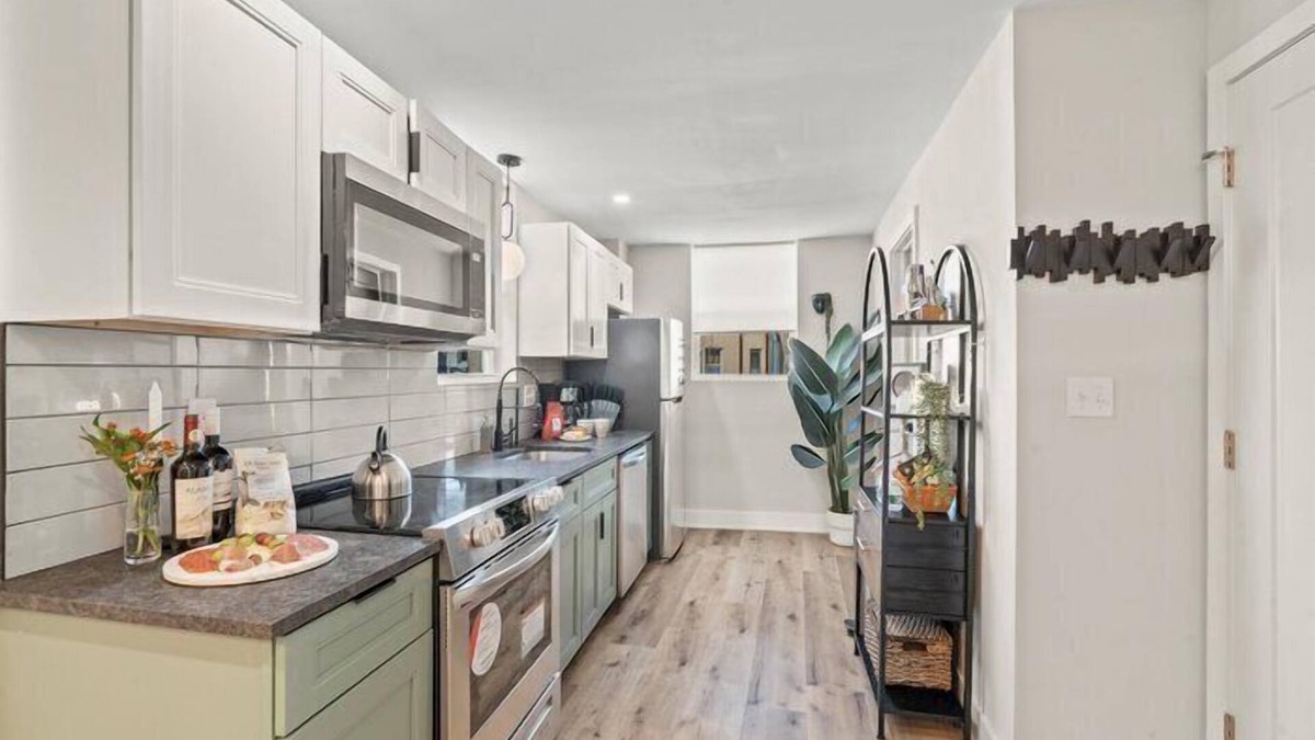 Passyunk Square Apartment | E Passyunk Ave 1BR Gem Prime Location