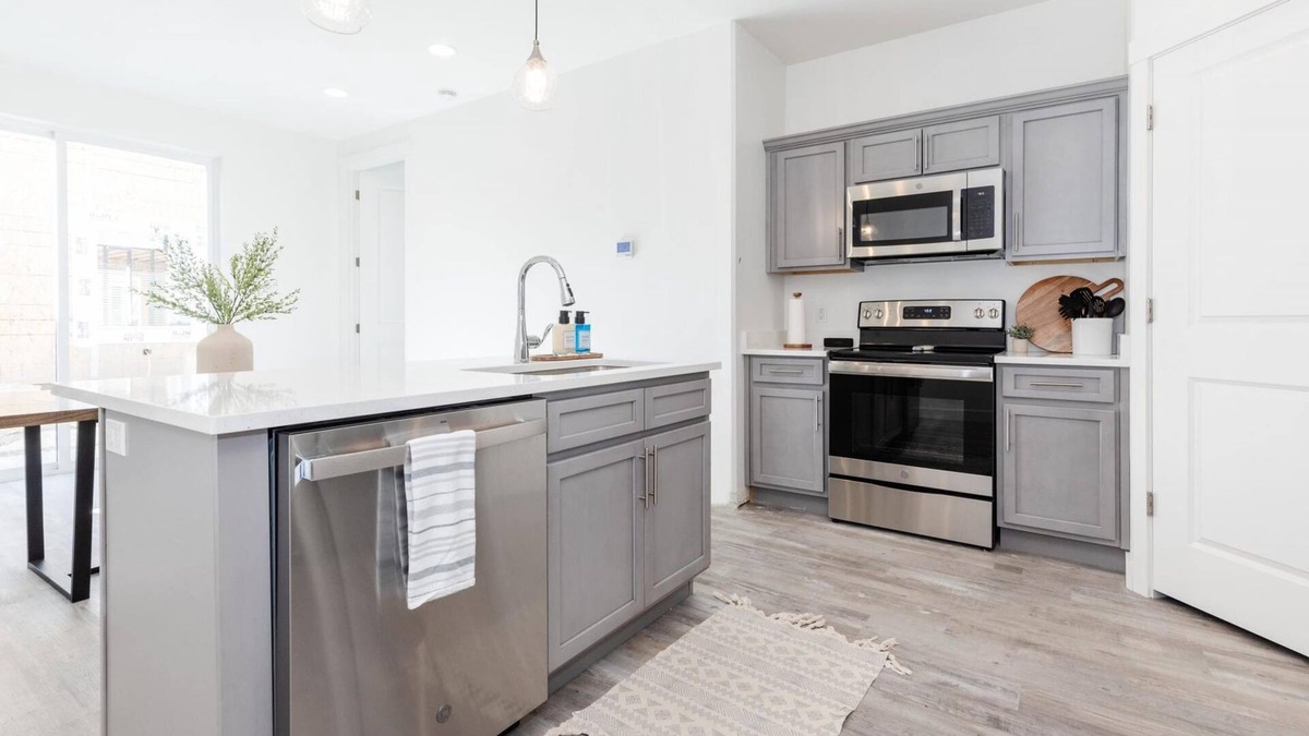 Garden City Villa | E-scooters 3BR 3BA Boat Parking Close to Marina