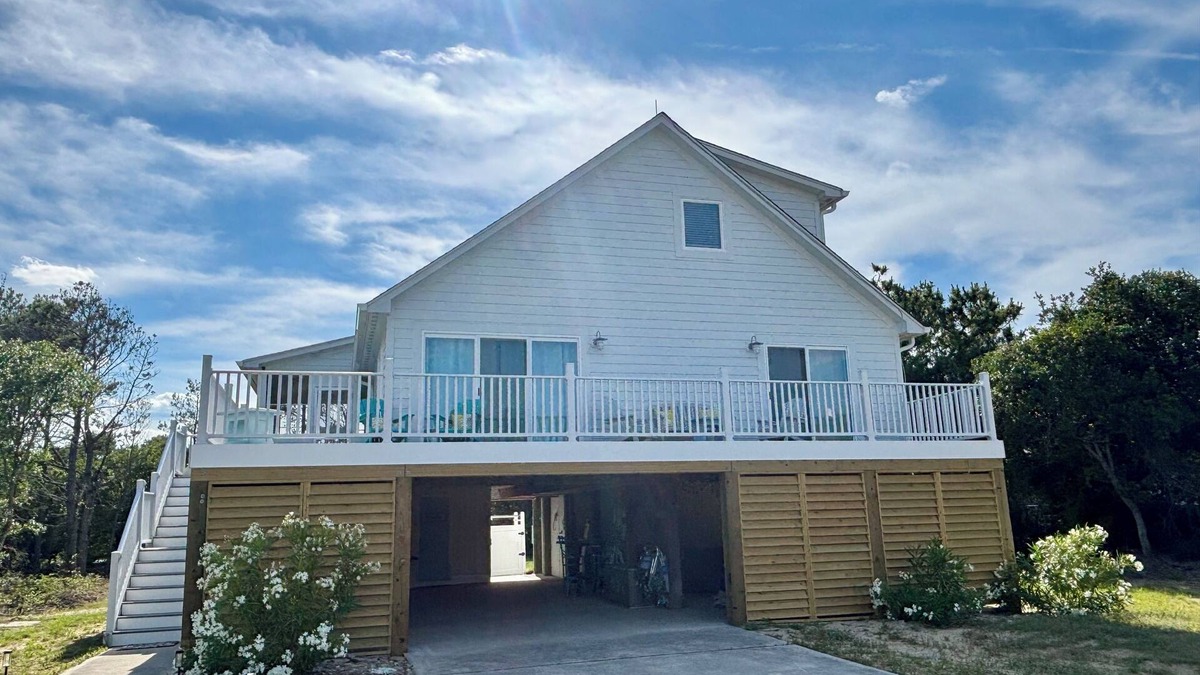 Whalehead Beach House | E-SEA-LIVIN' Oceanside Coastal Cottage in Corolla, 4 min walk to the beach!
