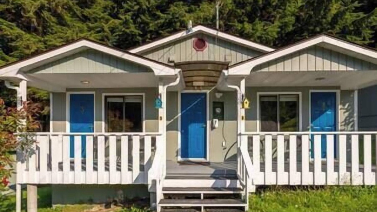Alert Bay Cabin | (E) Sterling Standard Cabin (non pet friendly)