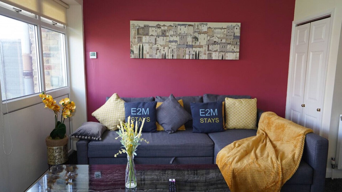 Ashford House | E2M Stays Heathrow Beautiful House Free Parking