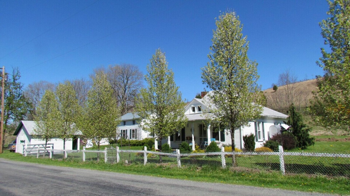 Harper Cottage | Eagle Annie's Cottage in Relaxing Highland County’s