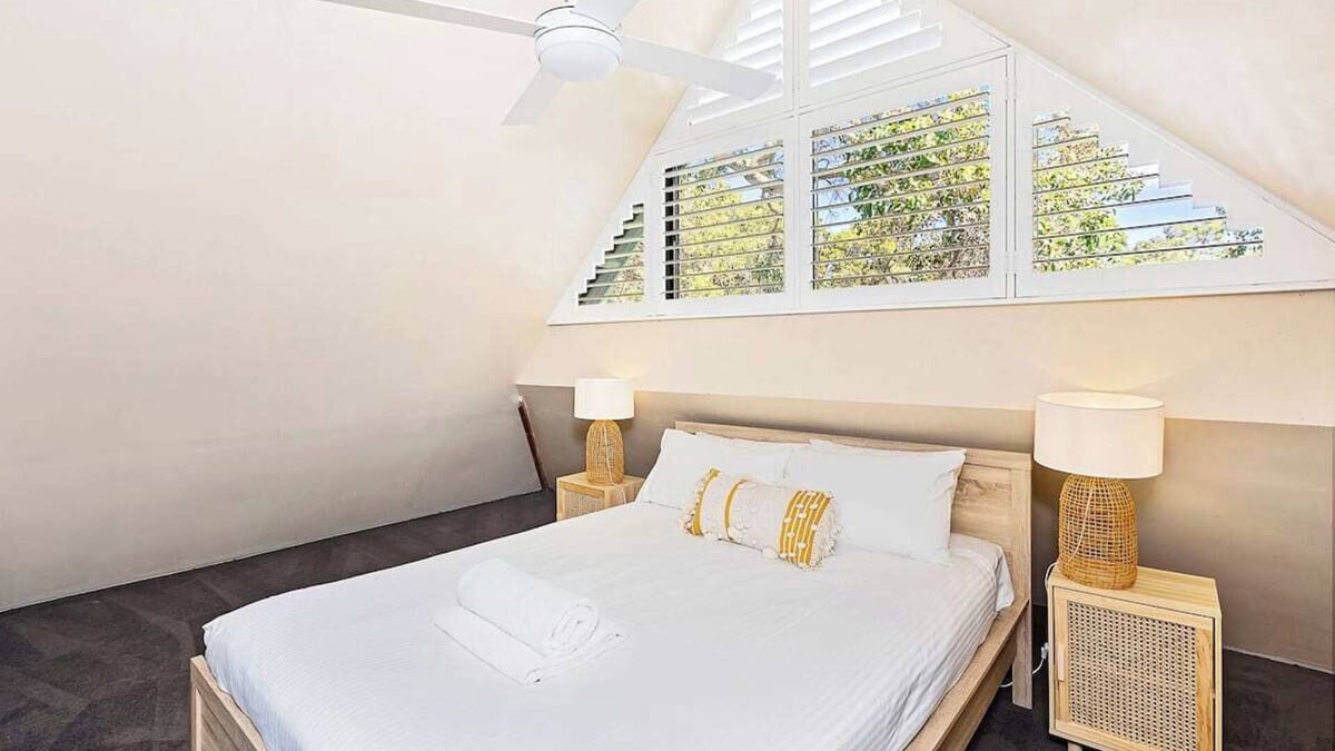 Eagle Bay House | Eagle Bay Beach Lodge - Eagle Bay 1 street away!