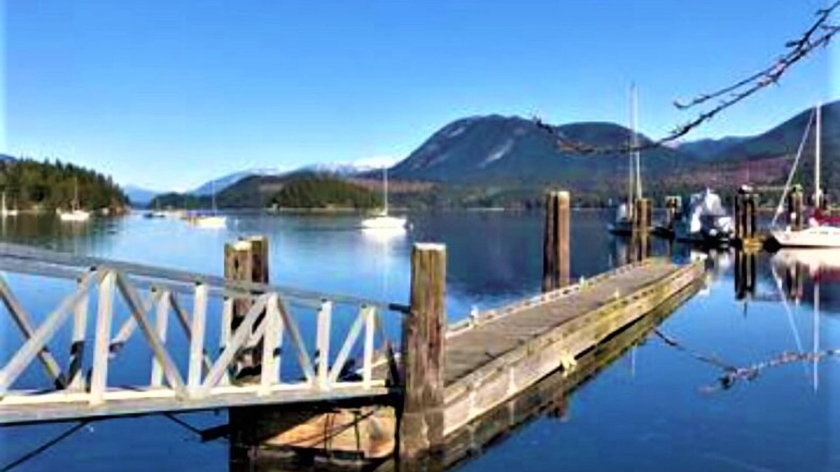 Sechelt Cabin | Eagle cabin on the beach