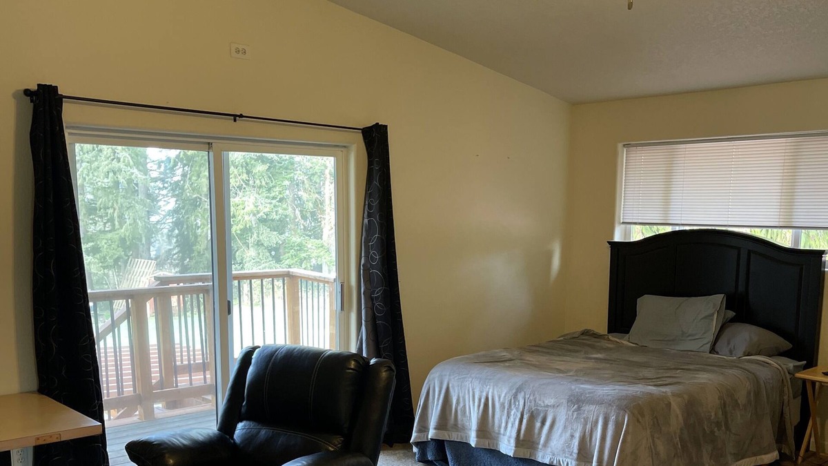Carver Bed & Breakfast | Eagle Creek Gardens