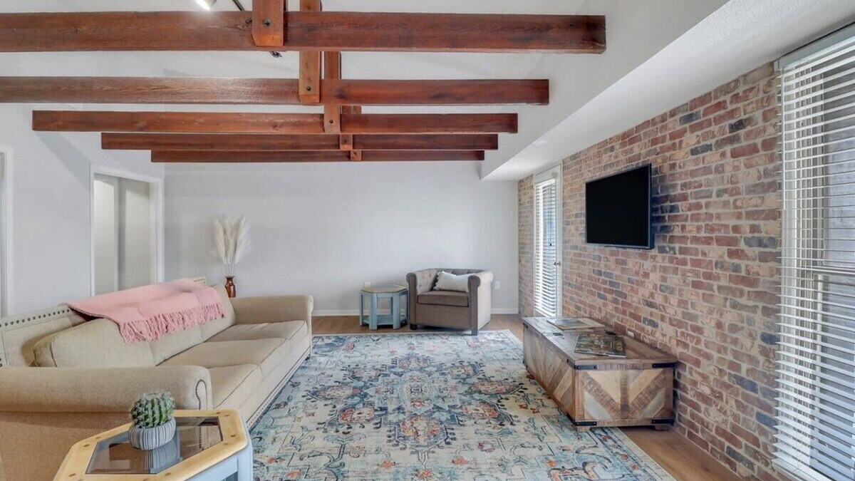 Statesboro Apartment | Eagle Creek Loft - Close to Shops, Food, GSU!