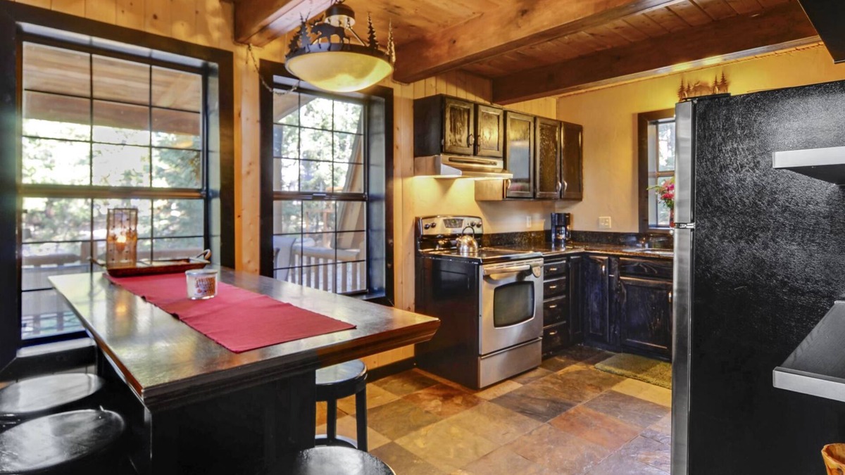 Duck Creek Village Cabin | Eagle Crest Cabin 3 bedroom / 2 bath (Sleeps 10)