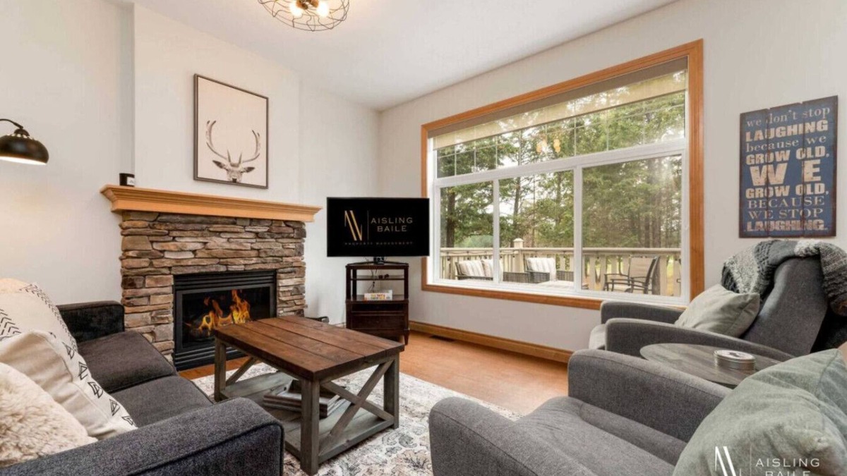 East Kootenay Apartment | Eagle Crest | Steam Shower | Fireplace | Springs