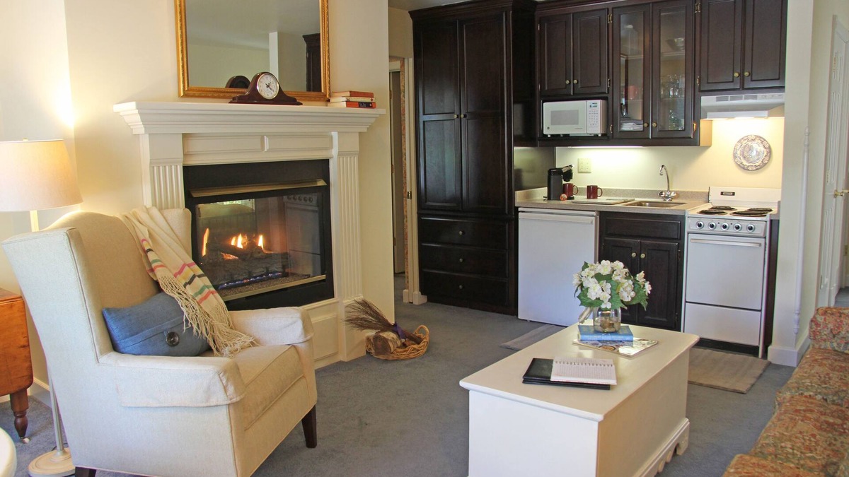 Ephraim Hotel | Eagle Harbor Inn