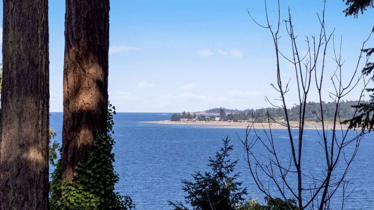 Regional District of Nanaimo House | Eagle Haven Parksville: your oceanfront retreat