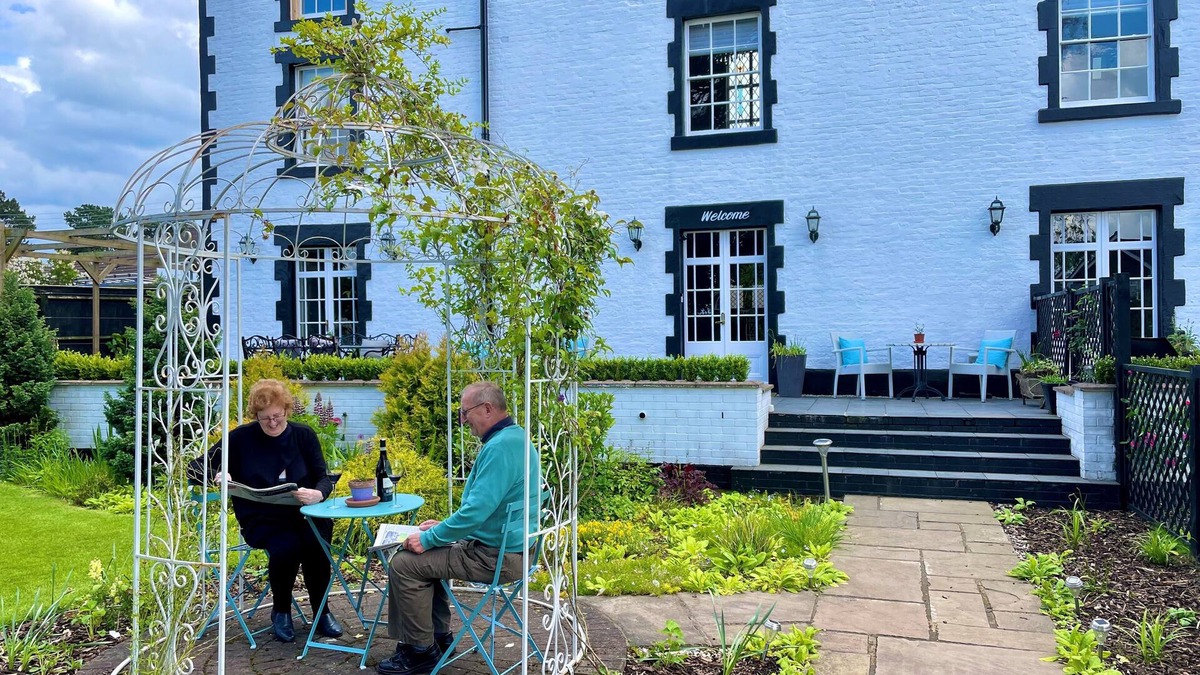 Eccleshall Bed & Breakfast | Eagle House- Award Winning B&B and Apartment