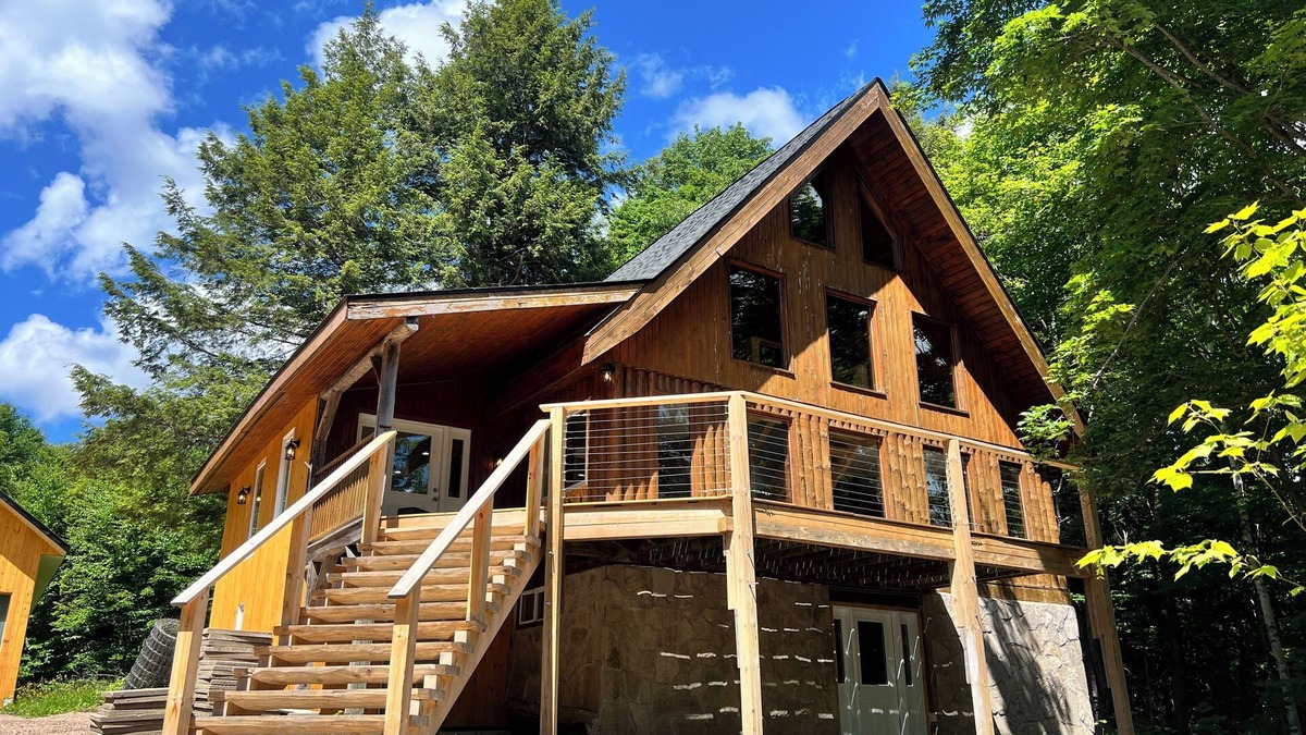 Machar Cottage | Eagle Lake Cabin, Sleeps 12, Steps to Boat Launch, Mins to Sandy Beach & Stores