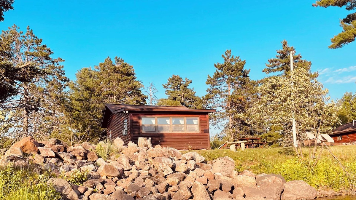 Winter Cabin | EAGLE LODGE - Cozy Cabin Overlooking the Beautiful E. Fork of the Chippewa River