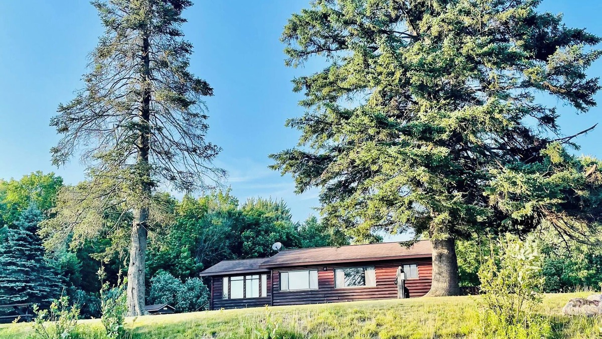 Winter Cabin | EAGLE LODGE - Large log cabin on the E. Fork of Chippewa River