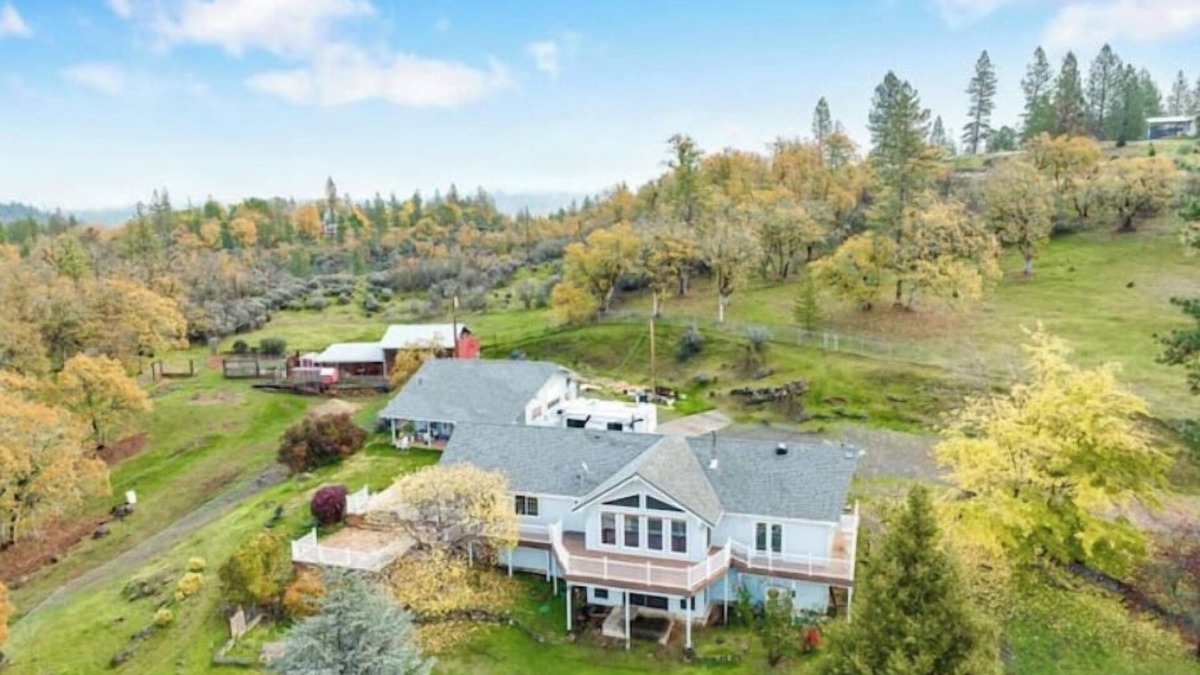 Eagle Point House | Eagle Point Getaway - Horse & Pet friendly