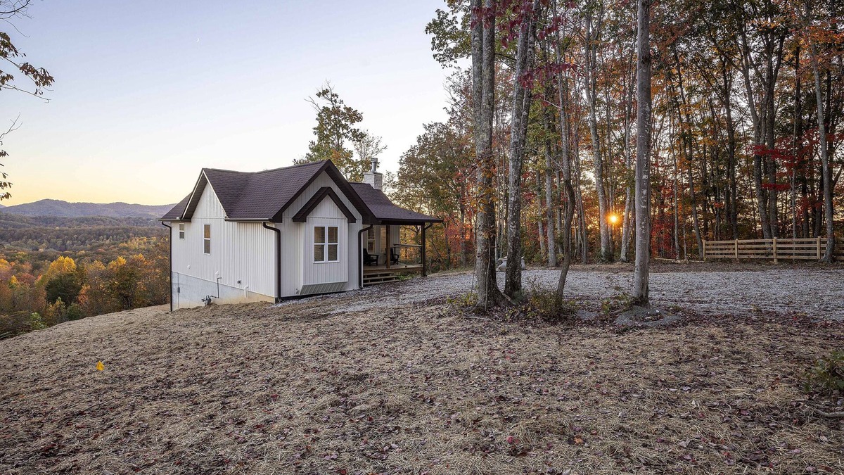 Elgin Cabin | Eagle Ridge - Ridge Road Scenic Cabins - Brimstone Recreation and Big South Fork