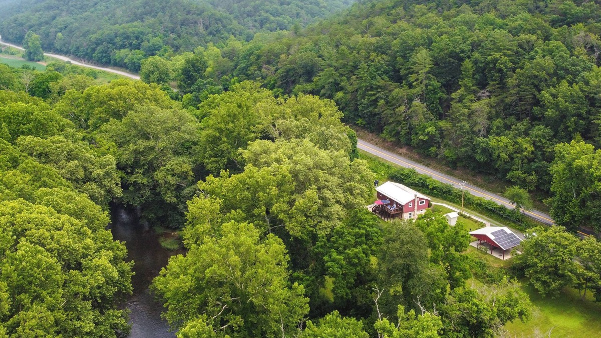 Eagle Rock Cottage | Eagle Rock Cottage: Cozy Creekside Getaway w/ Deck