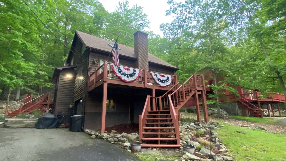 Sybertsville Ski Chalet | Eagle Rock Resort 1 Block from the Lake ONLY EAGLE ROCK MEMBERS MAY RENT