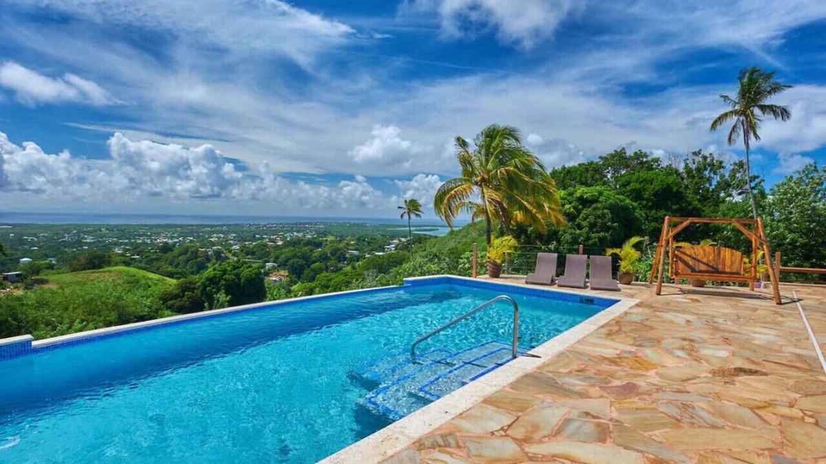 Scarborough Villa | Eagle's Base Villa & Cottage - sleeps 26 guests