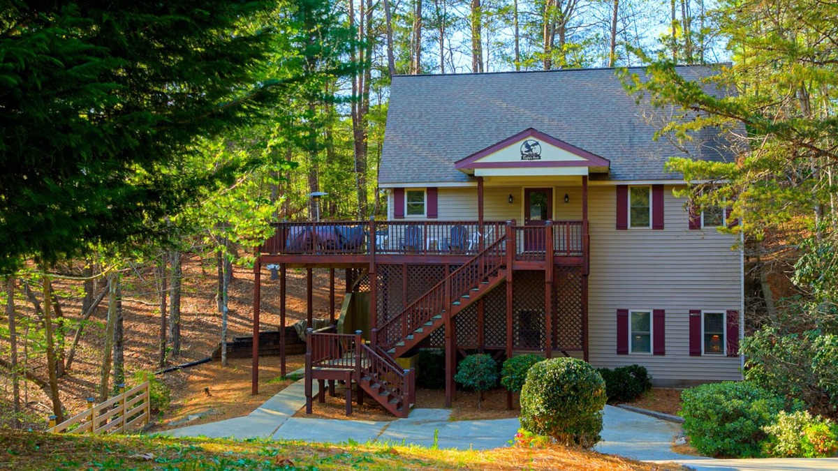 Helen House | Eagle's Nest at Innsbruck - Family Retreat in Golf Resort Near Downtown Helen