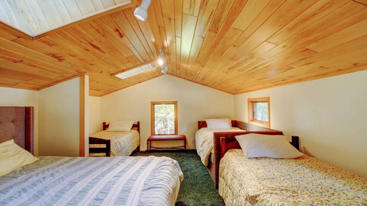 Brainerd Cabin | Eagle's Nest - Guest House