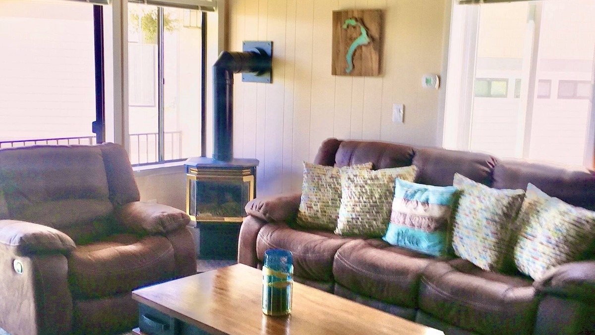 Sandpoint Condo | EAGLE'S NEST Lake & Ski CondonnDowntown. Mountain. Ski. Pool. Beach.
