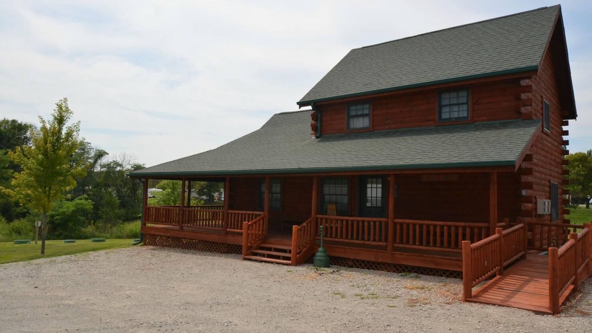 Moravia Cabin | Eagle's Nest - Sleeps up to 10