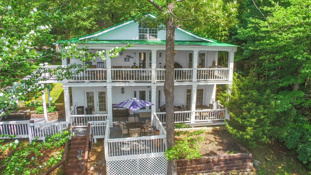 Crane Hill House | Eagle's Pass: 7 BR, 4 BA in Crane Hill, Sleeps 13