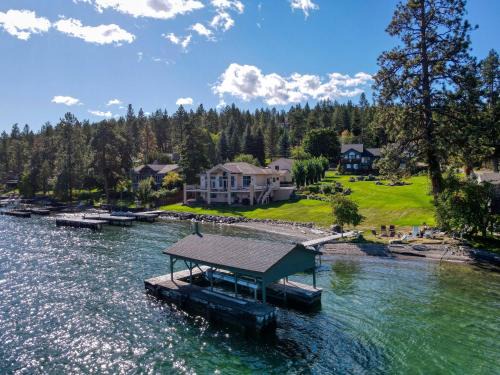 Lakeside House | Eagle View Escape - Private Lakefront Estate