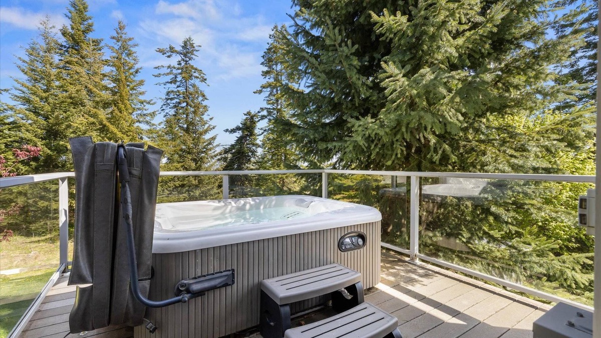 Coeur d'Alene House | Eagle View Retreat - Luxury Hilltop Home with Hot Tub, Lake Views, Deck, BBQ, 15 Minutes to Downtown