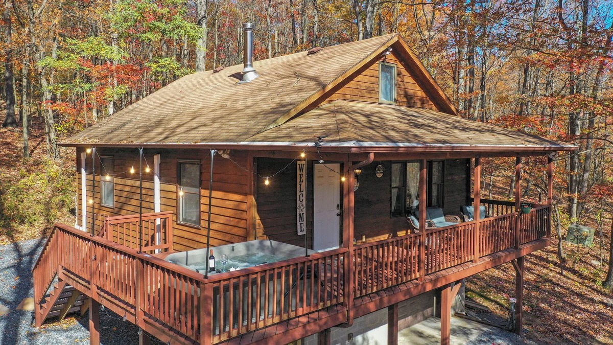 Star Tannery Cabin | EagleRockCozyCabin hot tub/private/outdoor firepit for friends and family