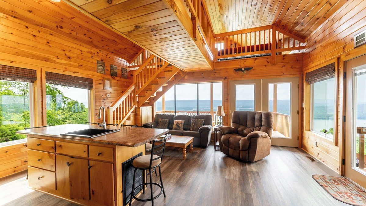 Bryant Cabin | Eagles Nest Cabin – Bluff Views & Hot Tub!