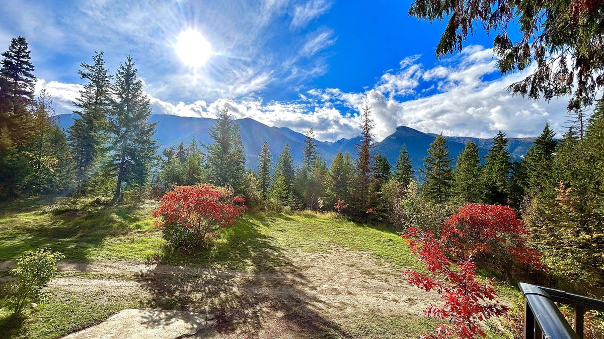 Balfour Ski Chalet | *EAGLES NEST* Luxury Mountain Chalet Retreat- HOT TUB * POOL TABLE * SPA BATH