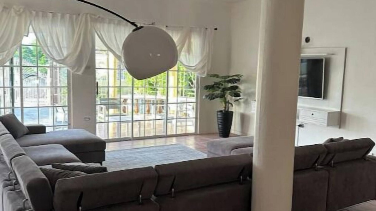 Albion House | "Eagles Nest Villa 4 BDRM HOUSE" AC & Tv ALL roomsnn