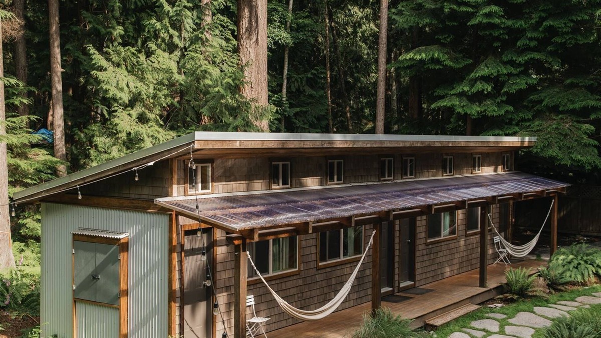 Savary Island Cabin | Earth bunk 1 at the Savary Island Resort