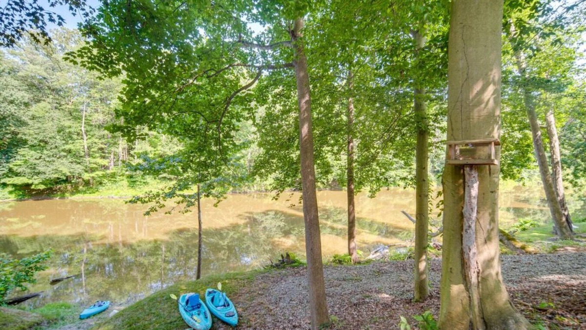Austinburg House | Earth's River Retreat: Kayaks, Wineries & GOTL
