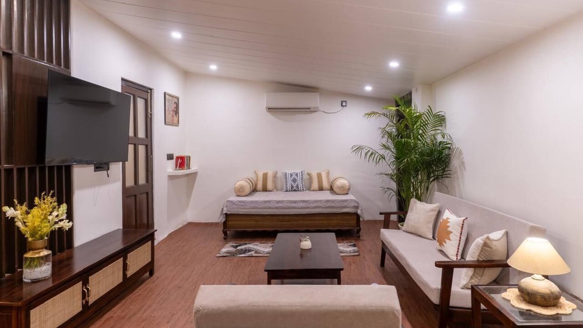Civil Lines House | Earthen home in Prayagraj, India