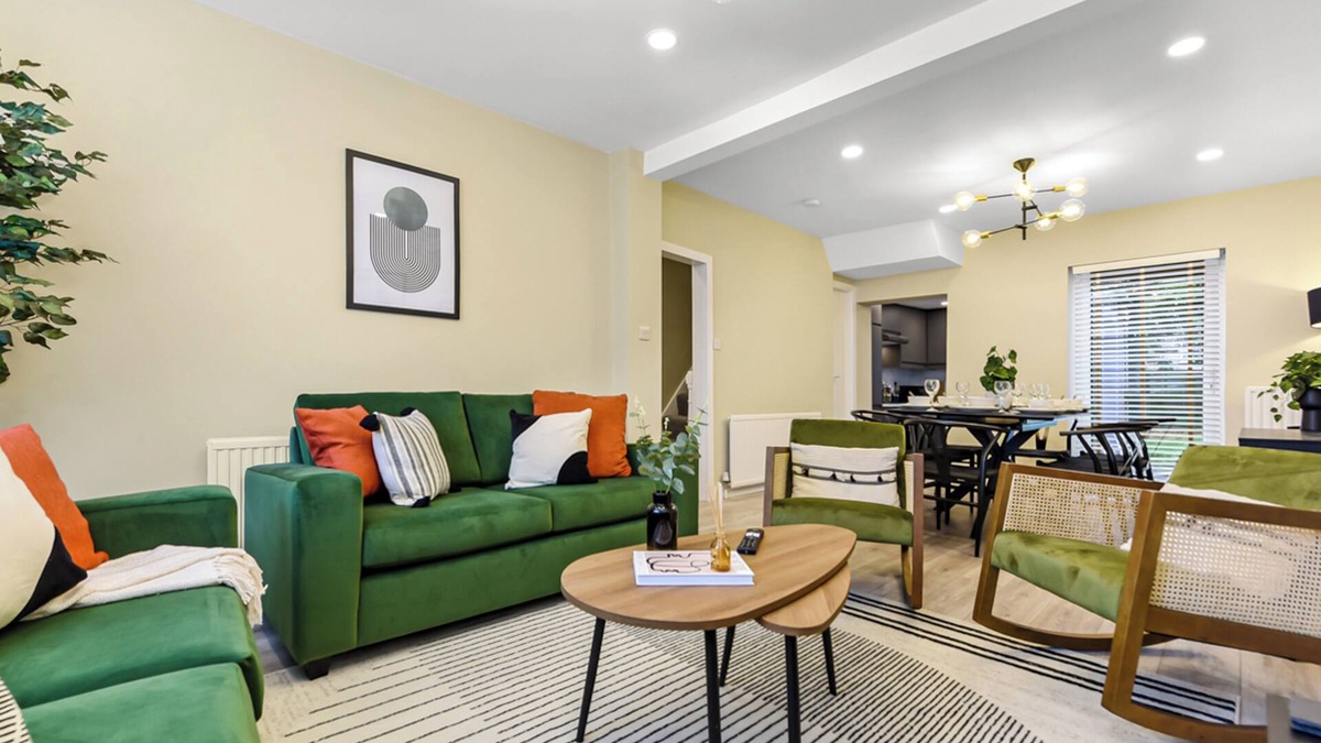 Tottenham House | Earthly Comforts, 3 BD Escape - Sleeps 8!