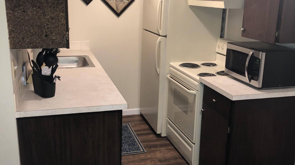 Cliff - Cannon Apartment | Ease of access lower South Hill location close to freeway and downtown access.