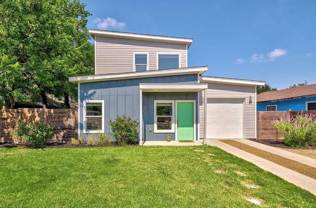 Montopolis House | East Austin 3 bedroom home w/pet friendly yard