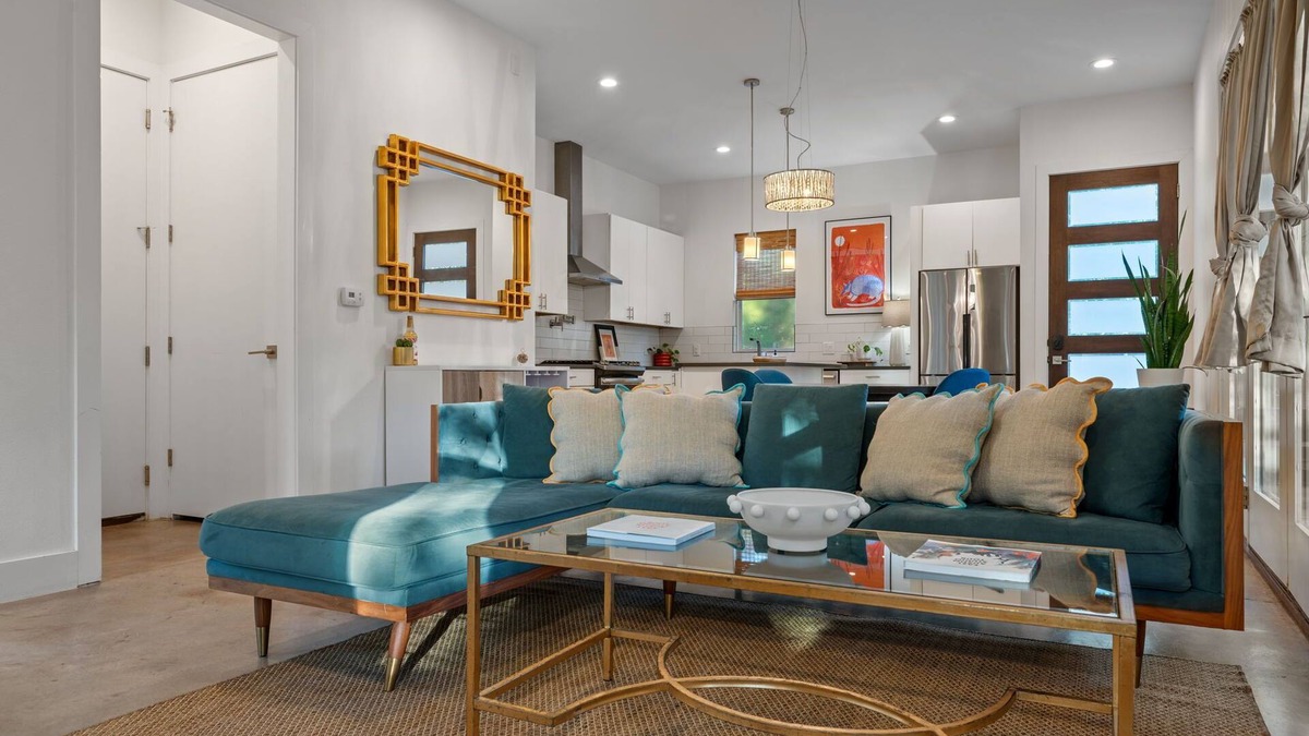 Johnston Terrace House | East Austin 3BR Sleeps 8 Free Parking ACL + F1