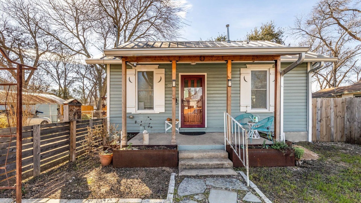 Govalle Cottage | East Austin Bungalow - Parking - W/D - Updated - 2 Miles to E 6th - Yard