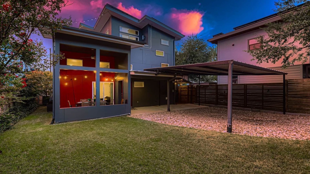 Blackshear-Prospect Hill House | East Austin Modern | Rooftop Deck | Walk to Bars