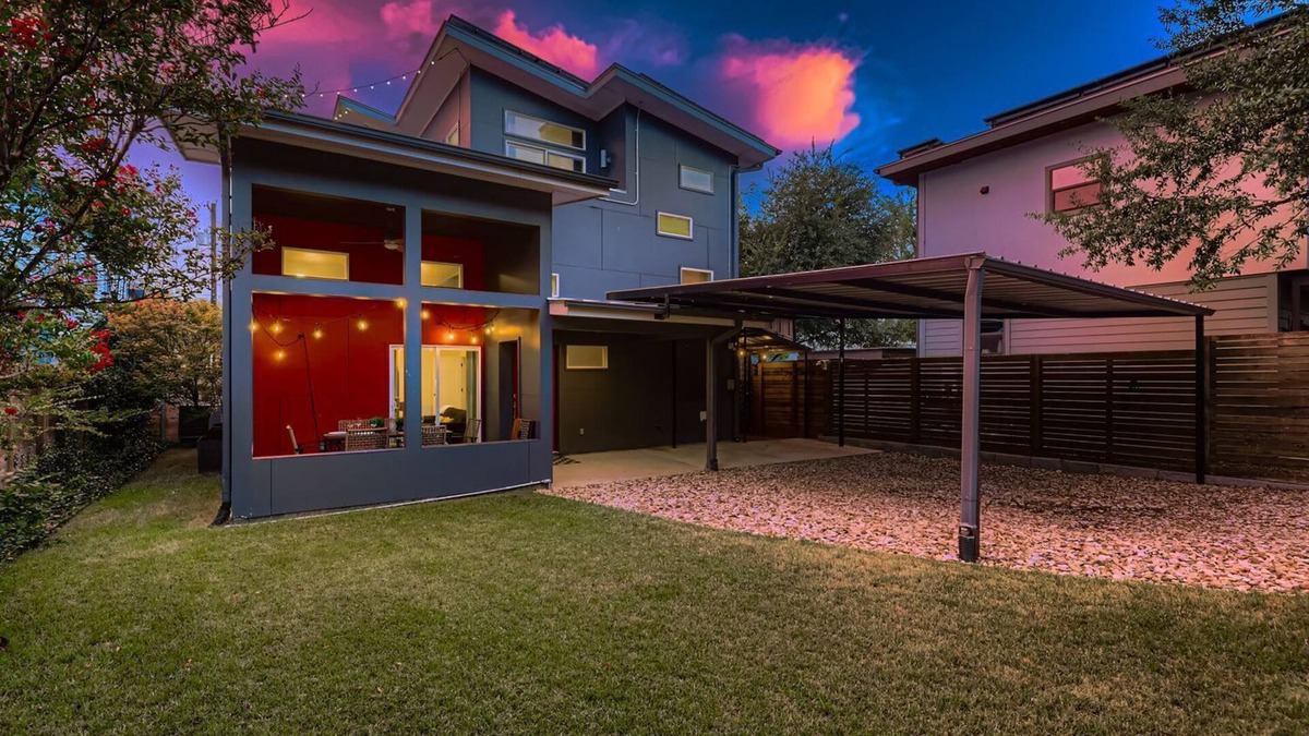 Blackshear-Prospect Hill House | East Austin Modern | Rooftop Deck | Walk to Bars