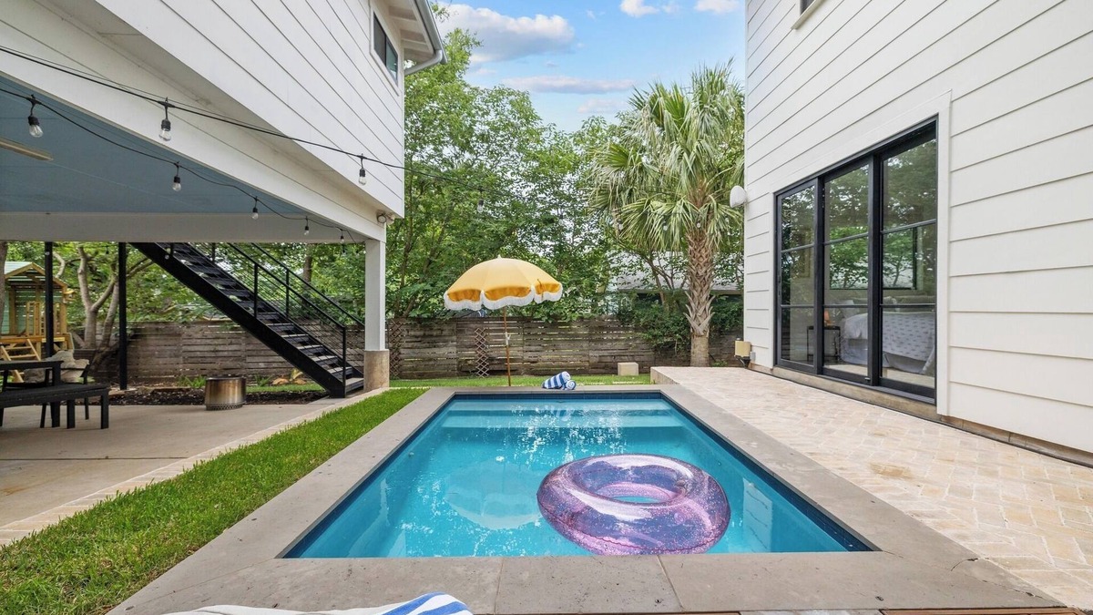 Blackshear-Prospect Hill House | East Austin + Private Pool - Eastside Palm Combo!