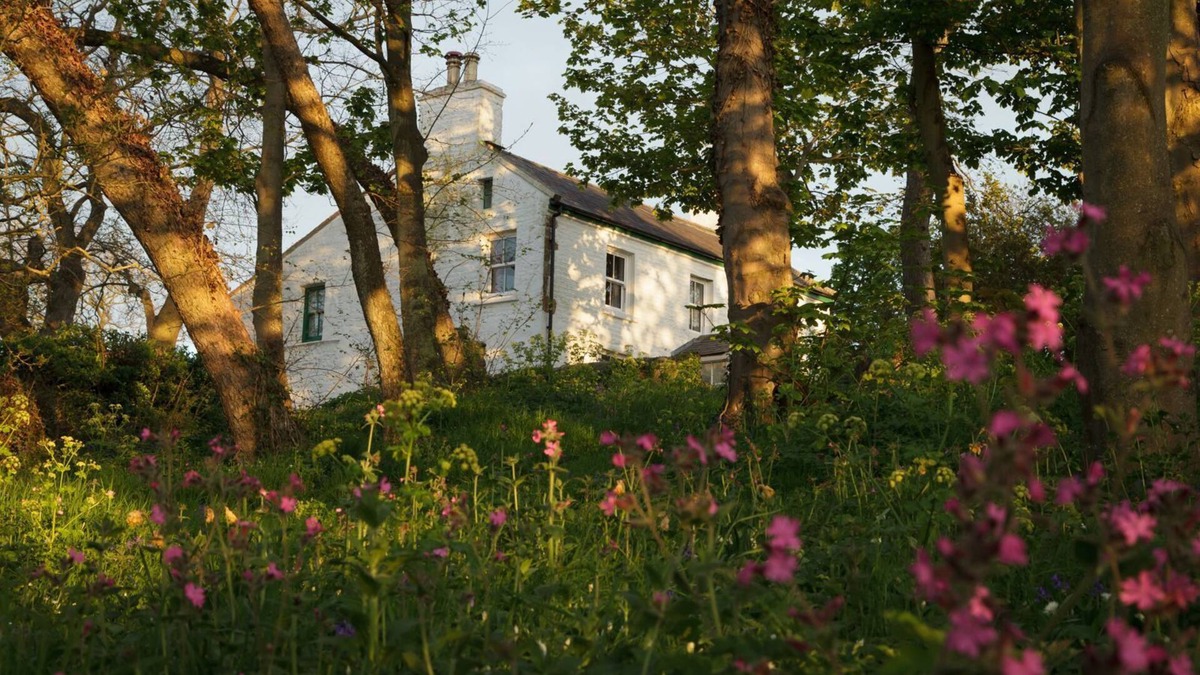 Andreas Cottage | East Ballabane Farmhouse - sleeps 5 guests in 3 bedrooms
