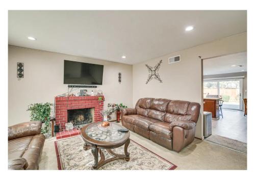 Union City House | East Bay Cozy Getaway